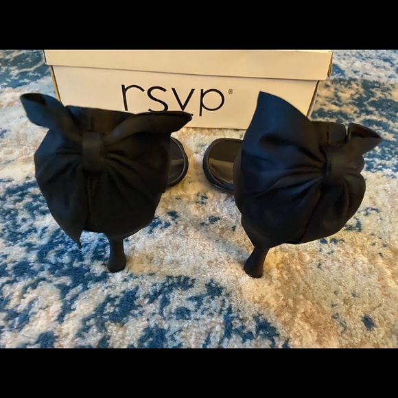 Black satin low heel with bow detail on heel - Picture 3 of 6